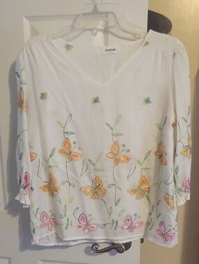 Kindred SzLg White Butterfly Embroidered V-Neck Sheer Light Tunic